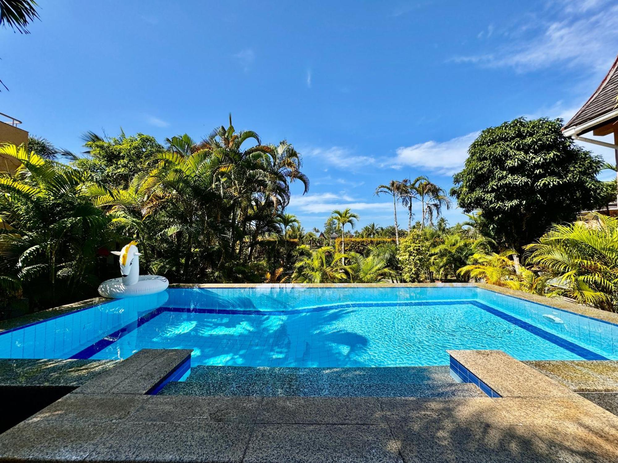 Pool Mali Vila *